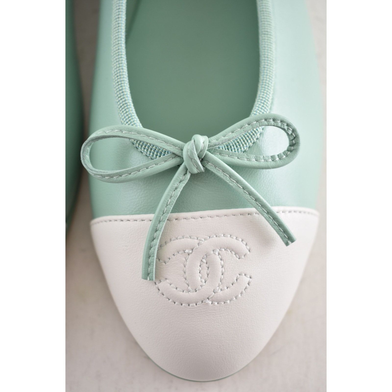 Chanel Chanel 26S Light Green White Lambskin CC Ballet Flat 41 Size US 11 / IT 41 - 13 Thumbnail
