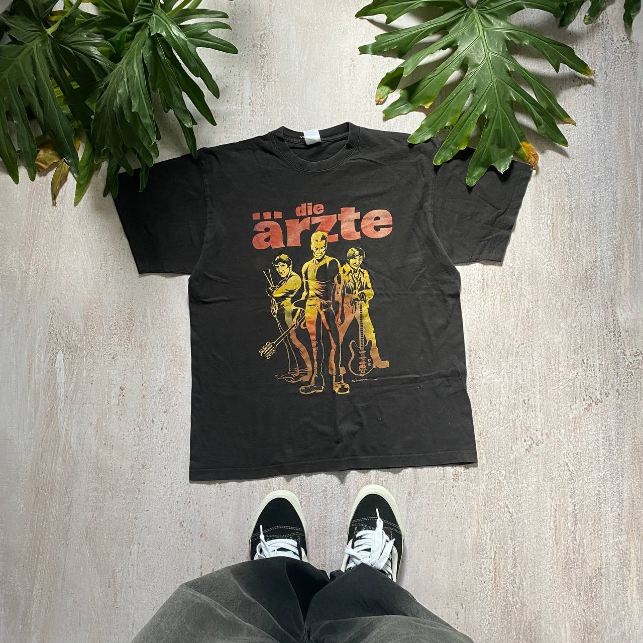 Band Tees VINTAGE Y2K DIE ARZTE AMAZING FADED RARE BAND TEE 60 Size US L / EU 52-54 / 3 - 1 Thumbnail