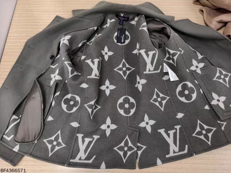 Louis Vuitton Louis Vuitton Green wool coat Size US XXS / EU 40 - 5 Thumbnail