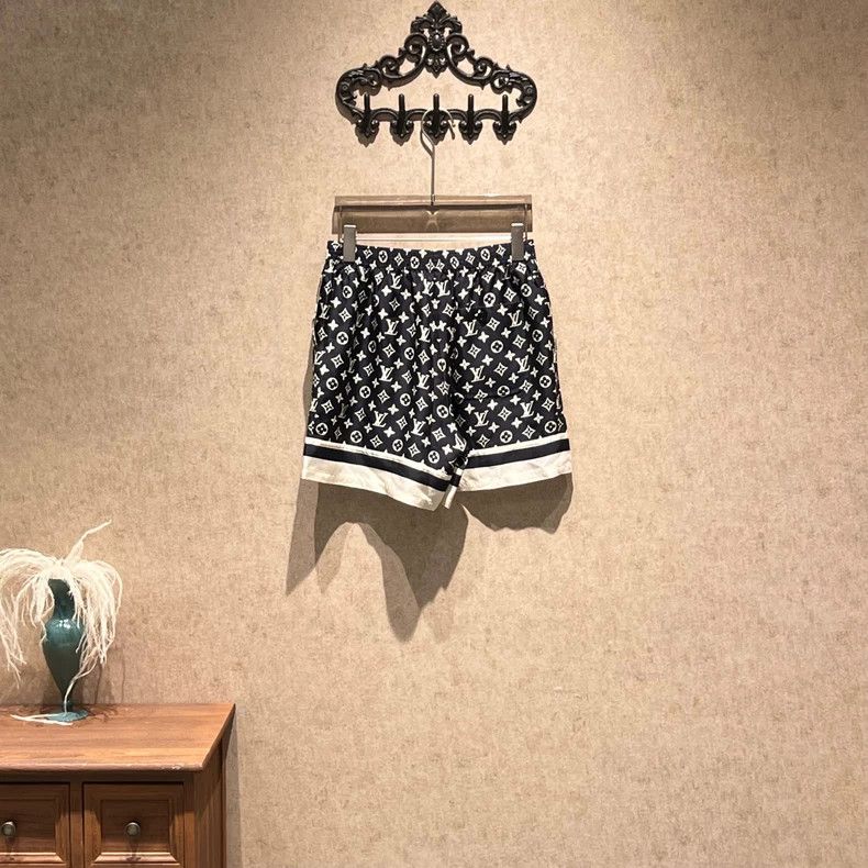 Louis Vuitton Louis Vuitton Black Mulberry Silk Print Shorts Size US 36 / EU 52 - 2 Thumbnail