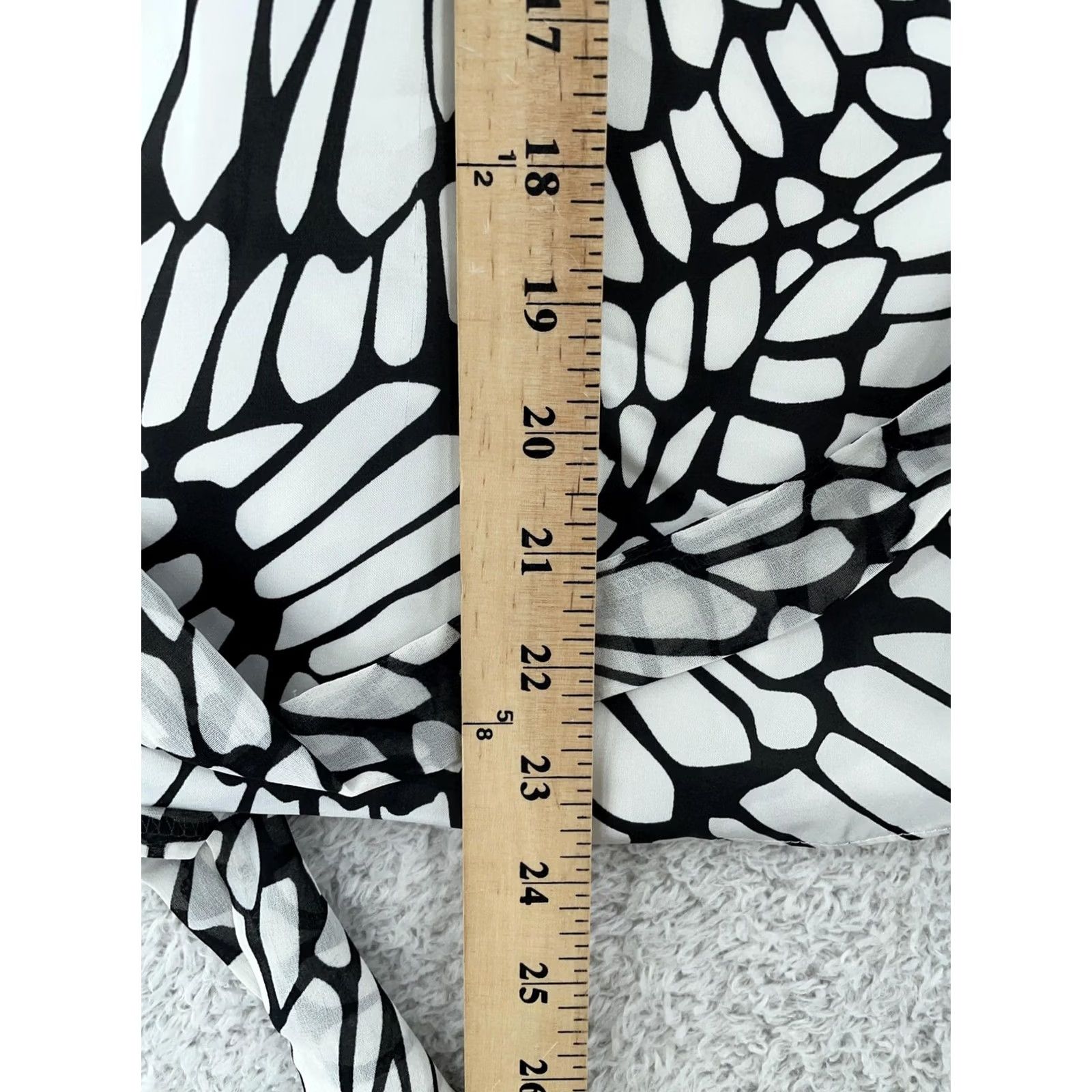 White House Black Market White House Black Market Blouse Womens Small Black White Ruffle Tie Waist Sleeveless Geometric Pattern Casual Spring Summer Size S / US 4 / IT 40 - 6 Thumbnail