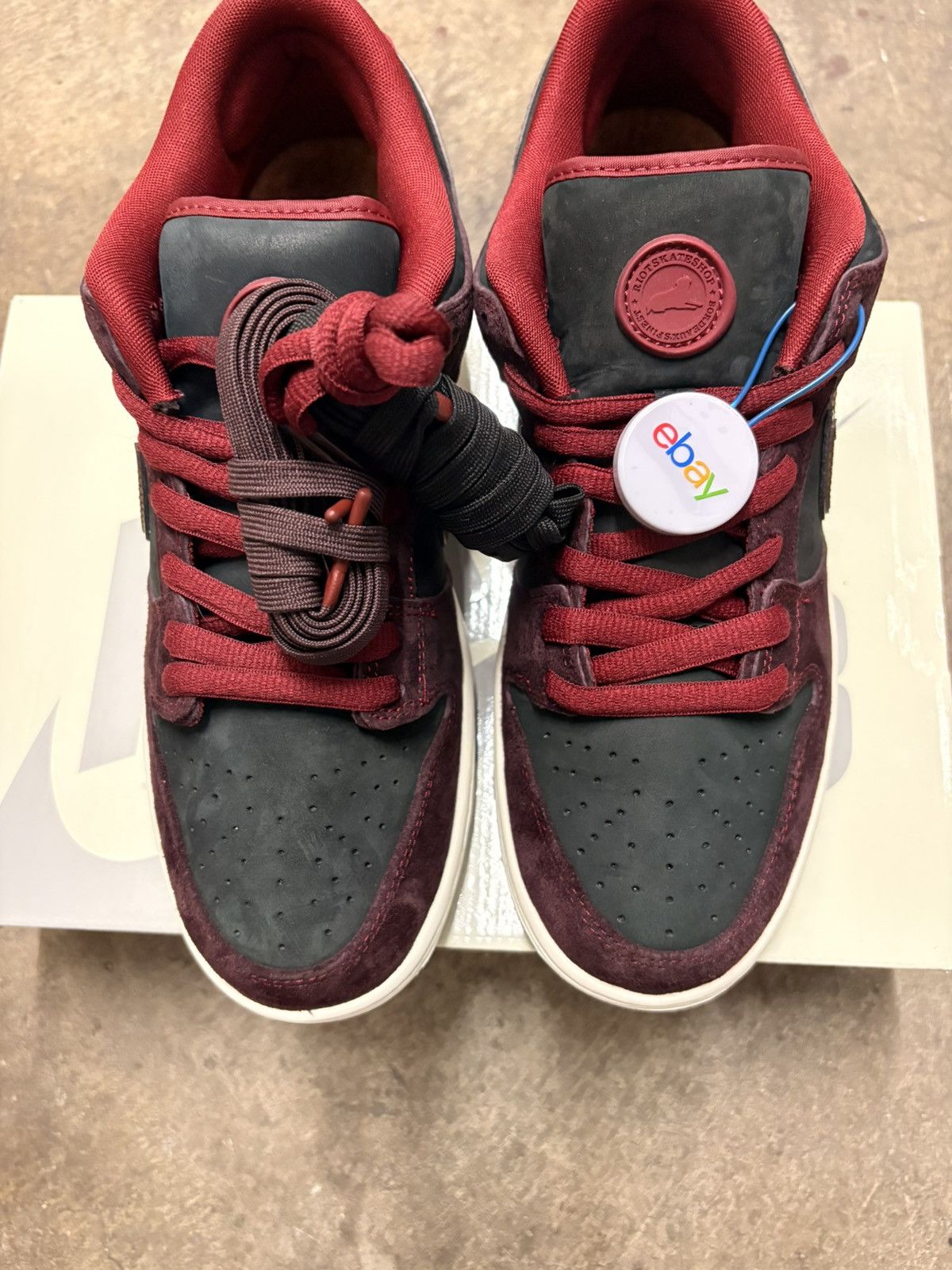 Nike SB Nike sb dunk low pro riot skateshop Size US 11 / EU 44 - 2 Thumbnail