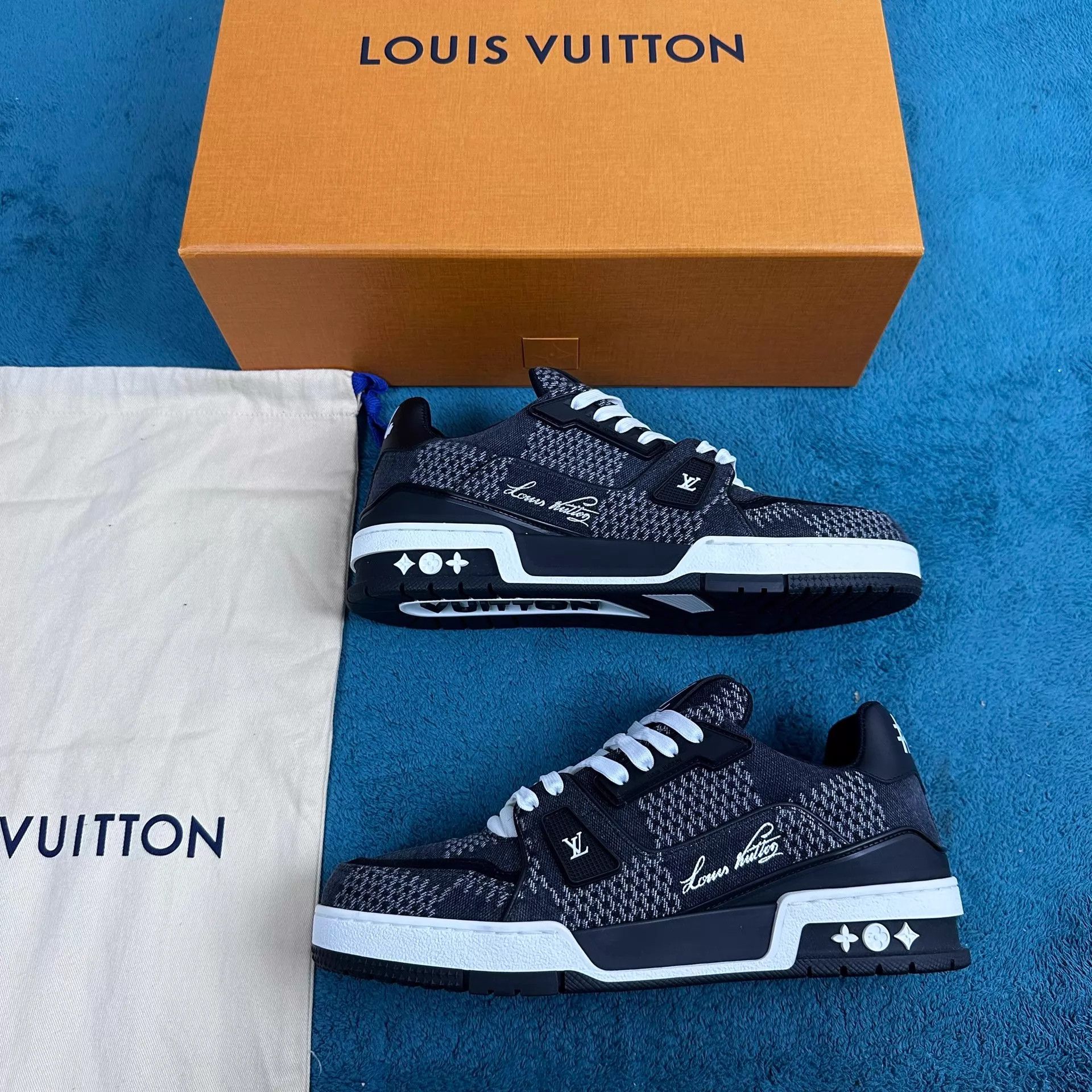 Louis Vuitton LV Trainer Leather Monogram Low-Top Sneaker Black 6.5/40.5 Size US 7.5 / EU 40-41 - 2 Thumbnail