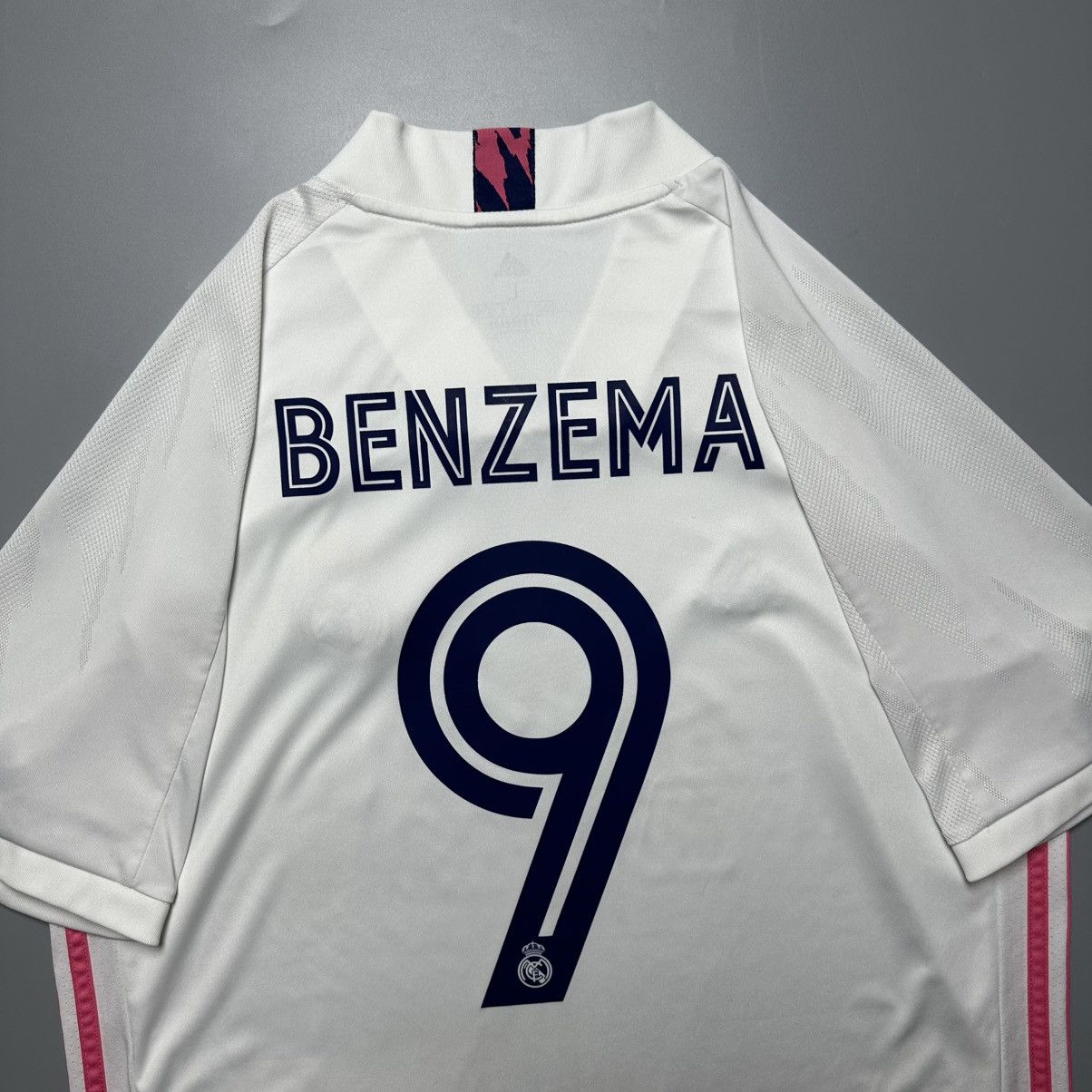 Vintage REAL MADRID ADIDAS 2020/2021 FOOTBALL HOME JERSEY #9 BENZEMA Size US L / EU 52-54 / 3 - 9 Thumbnail