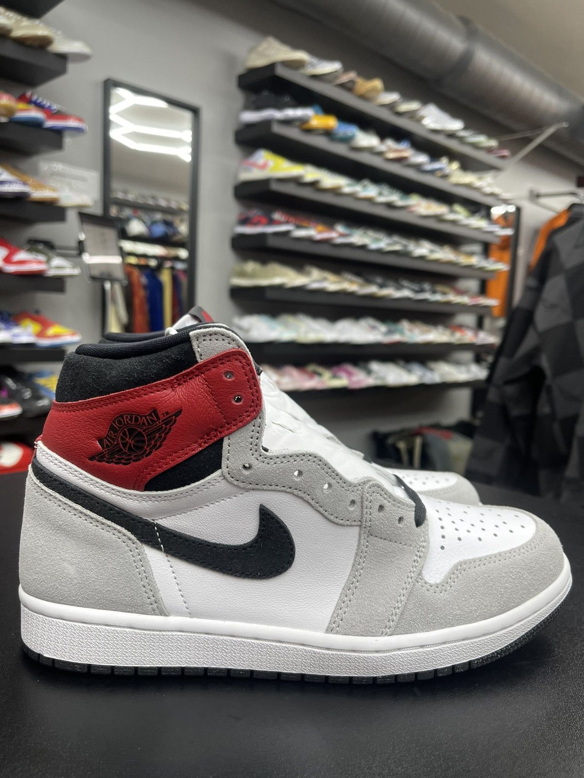 Jordan Brand Size 8 - Jordan 1 Retro High Light Smoke Grey Size US 8 / EU 41 - 3 Thumbnail