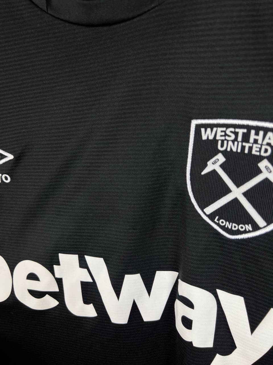 Umbro West ham United Umbro 2022-23 jersey size S Size US S / EU 44-46 / 1 - 9 Thumbnail