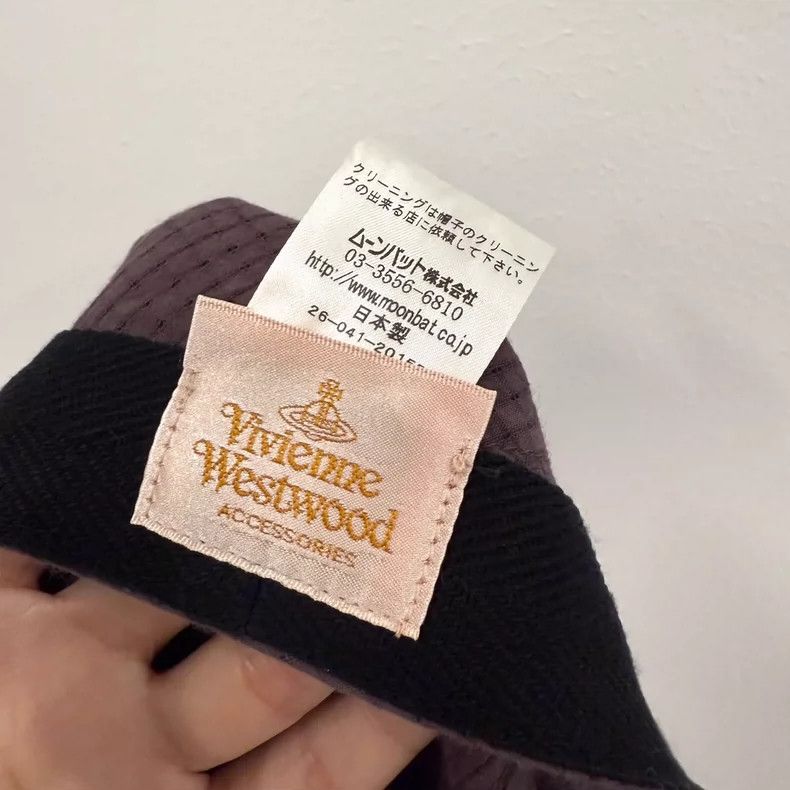 Vivienne Westwood Vivienne Westwood Pulling a newsboy's hat with a duck tong Size ONE SIZE - 9 Thumbnail