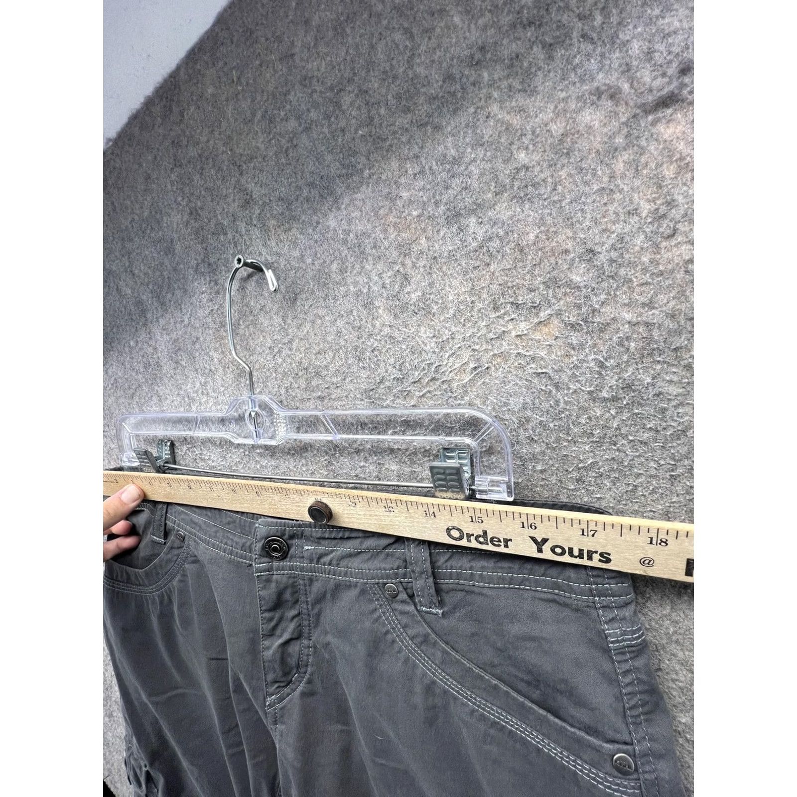 Vintage Kuhl Shorts Womens 12 Gray Cargo Twill Hiking Utility 9 Inseam Casual Summer Size 34" / US 12 / IT 48 - 4 Thumbnail