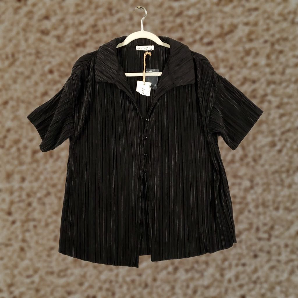 Vintage New Button Up Top Textured Accordion Pleated Blouse Womens M Black Shirt Casual Womens Blouse Button Up Top Black Medium Size M / US 6-8 / IT 42-44 - 1 Thumbnail