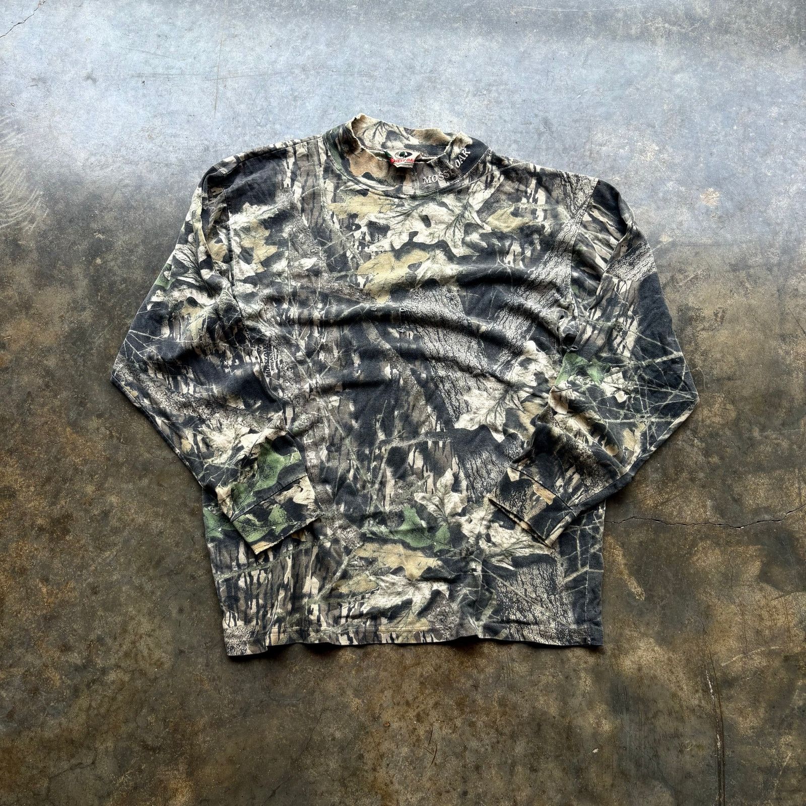 Mossy Oaks Vintage 90s Distressed Mossy Oaks Faded T-shirt Size US L / EU 52-54 / 3 - 1 Thumbnail