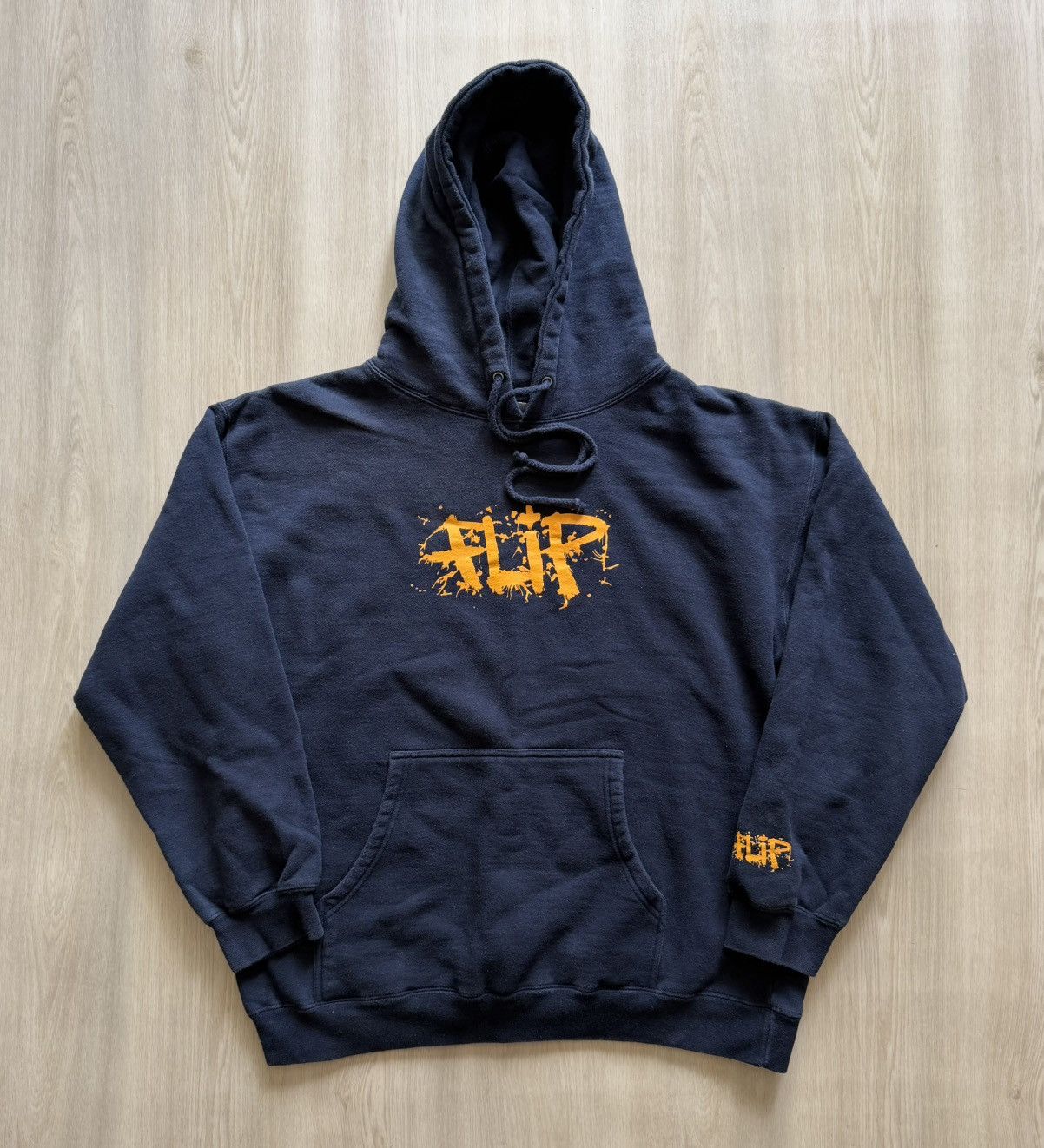 Flip Skateboards Vintage Y2K Flip Skateboarding Big Centre Logo Hoodie Sz M Size US M / EU 48-50 / 2 - 1 Thumbnail
