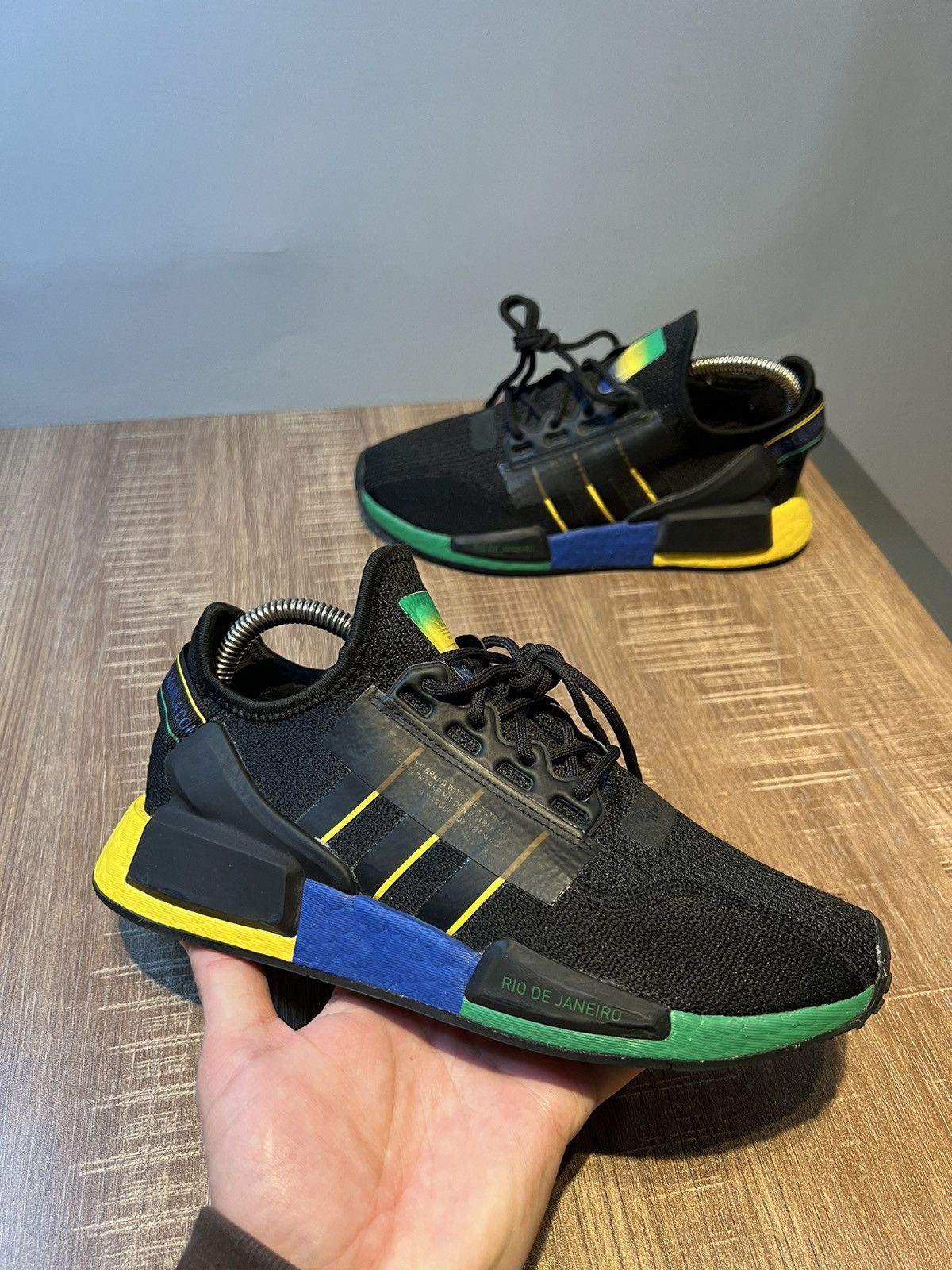 Adidas Mens NMD R1 V2 Black Running Shoes Sneakers Size