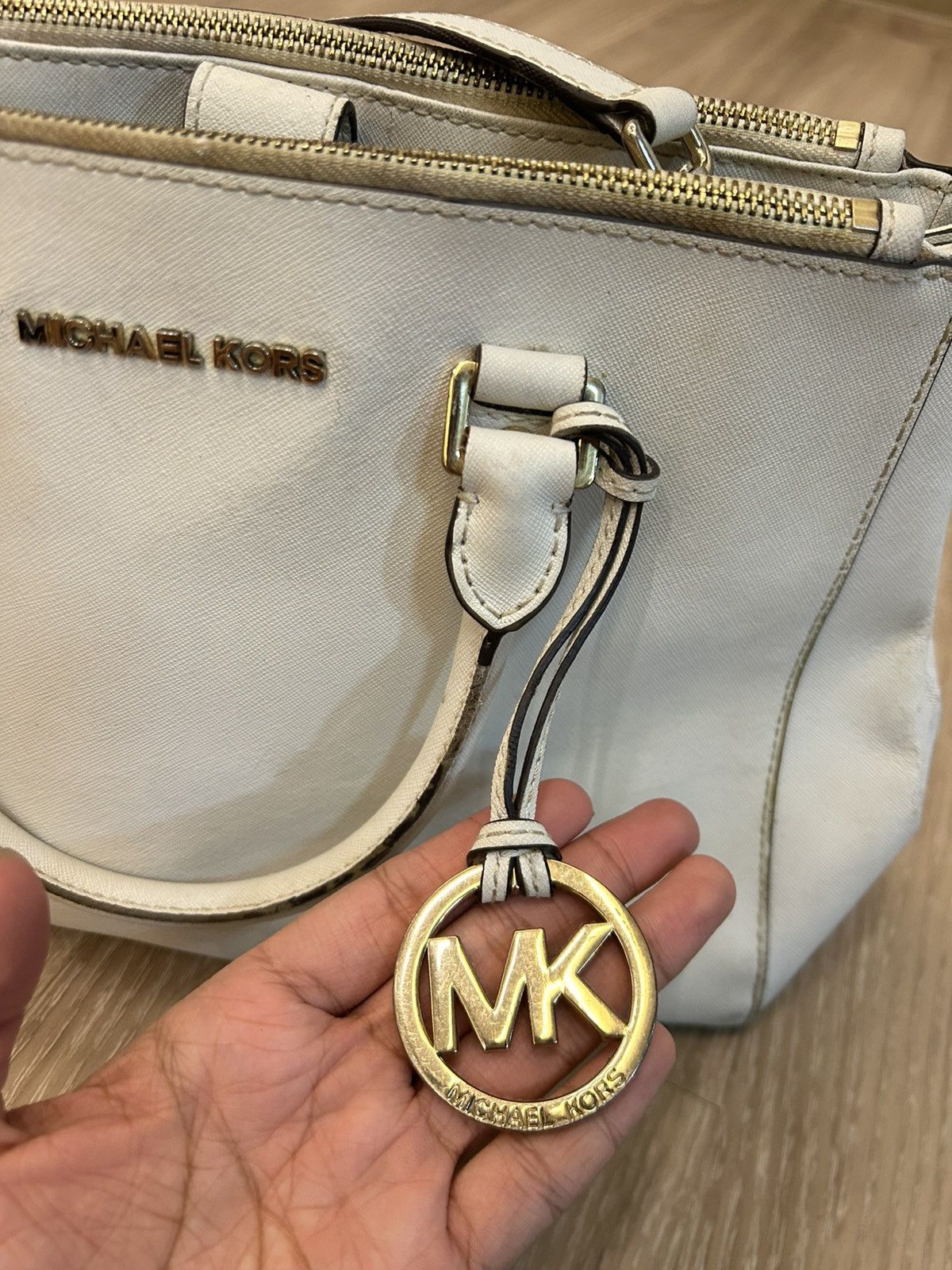 Michael Kors Michael Kors White Saffiano Leather Sutton Medium Satchel Size ONE SIZE - 3 Thumbnail