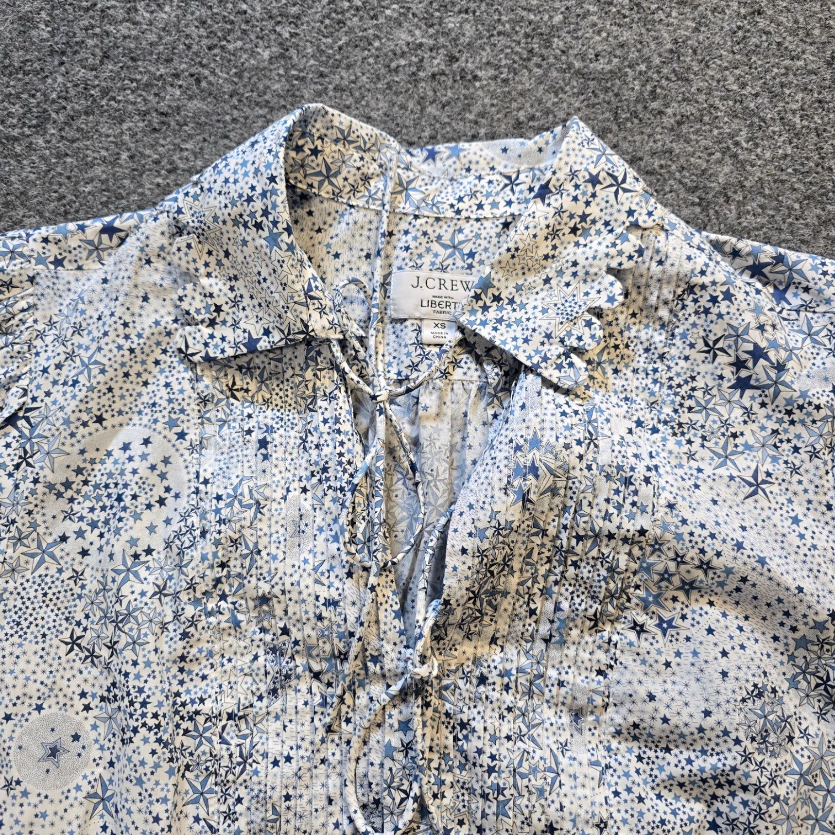 J.Crew J.CREW Blouse Womens XS White Blue Liberty Fabric Stars Art Tie Closure Casual Shirt Size XS / US 0-2 / IT 36-38 - 2 Thumbnail