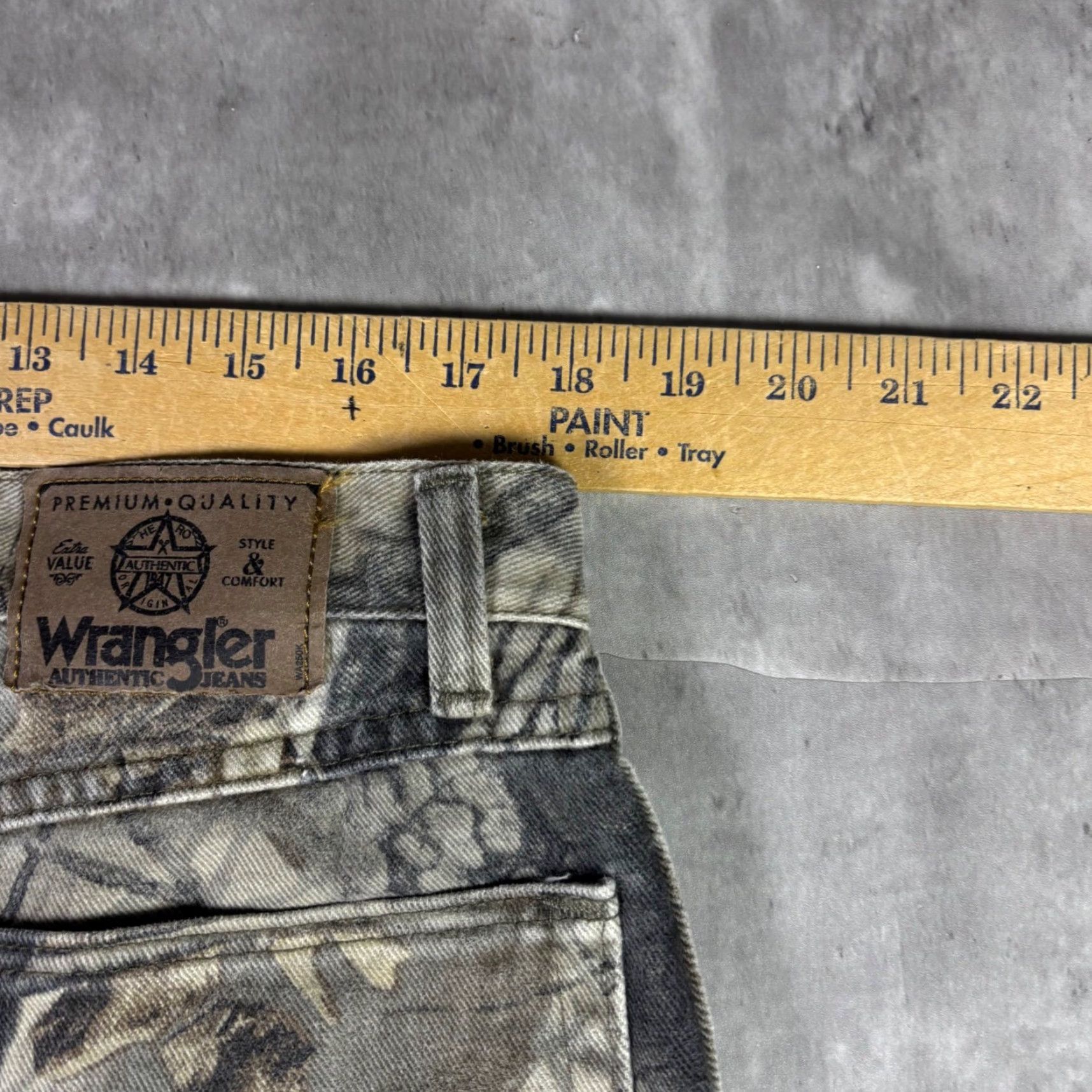 Wrangler Wrangler Authentic Jeans Camo Realtree Hardwoods Pants Men 36x30 Brown Denim 5-Pocket Distressed Size US 36 / EU 52 - 3 Thumbnail