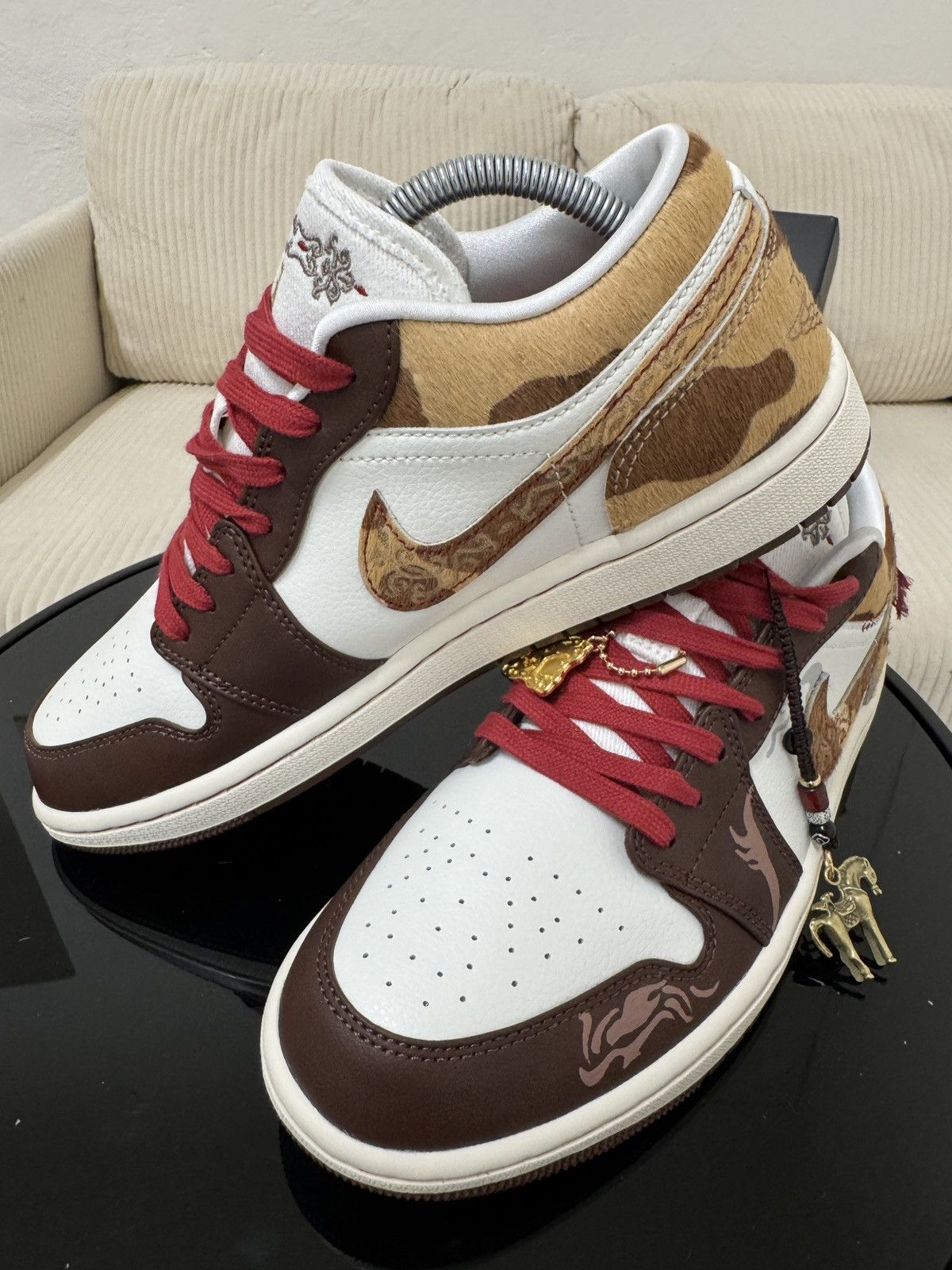 Nike Air Jordan 1 Low SE Size US 8 / EU 41 - 16 Thumbnail