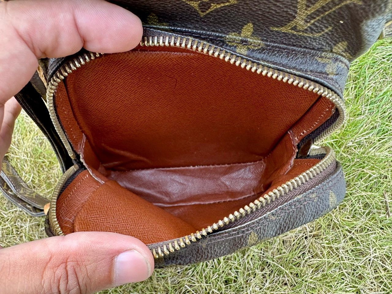 Louis Vuitton Authentic Louis Vuitton Monogram Amazone Crossbody Bag Size ONE SIZE - 10 Thumbnail