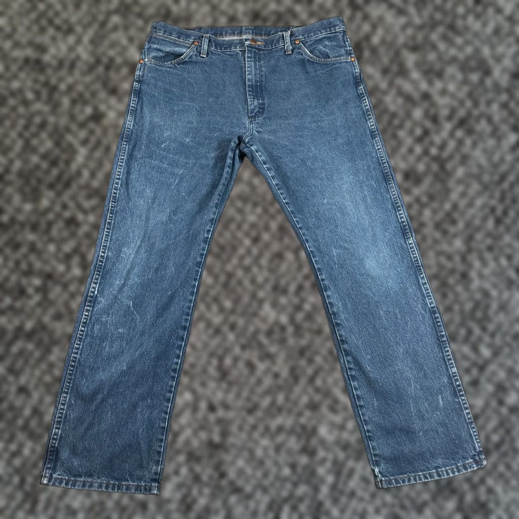Wrangler Wrangler 13MWZ Jeans Men's 38x32 Medium Wash Blue Denim Cowboy Cut Straight Fit Size US 38 / EU 54 - 1 Thumbnail