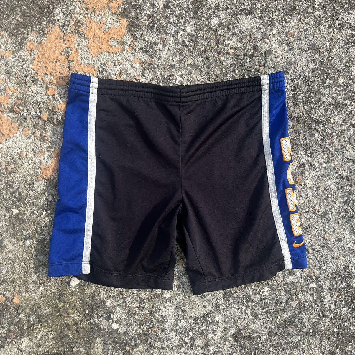 Nike × Vintage 00s Nike Vintage Airmax Nylon Baggy Shorts Drill Size US 32 / EU 48 - 2 Thumbnail