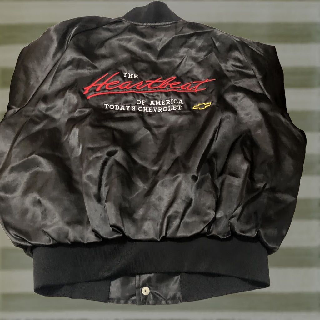 Vintage VINTAGE Don Alleson Sportswear Chevrolet Bomber Jacket Adult XL Black Satin Heartbeat 90s Cars Jacket Mens Size US XL / EU 56 / 4 - 1 Thumbnail