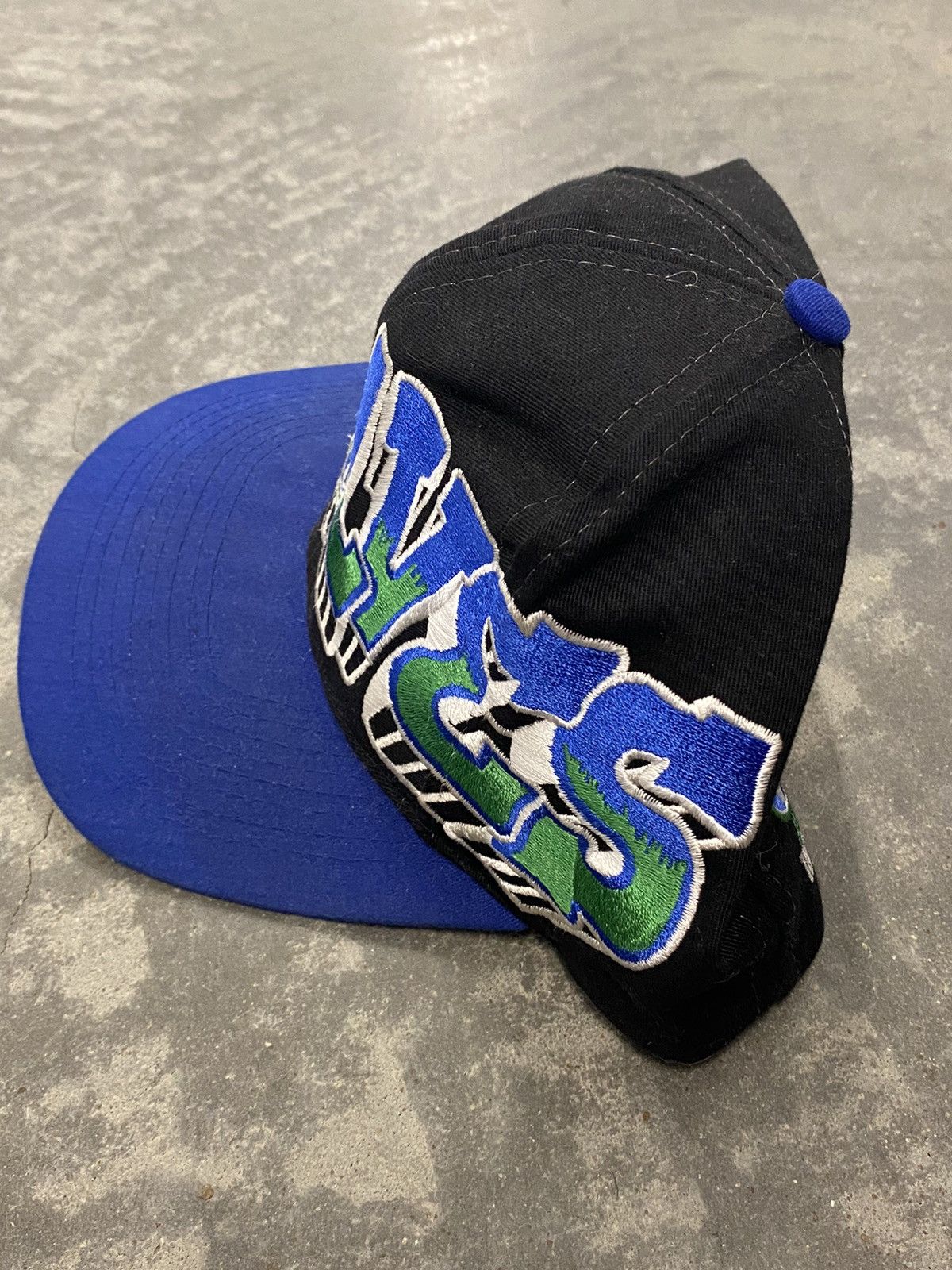 Other × Vintage Vtg Drew Pearson Minnesota Timberwolves Black Dome Graffiti Size ONE SIZE - 3 Thumbnail