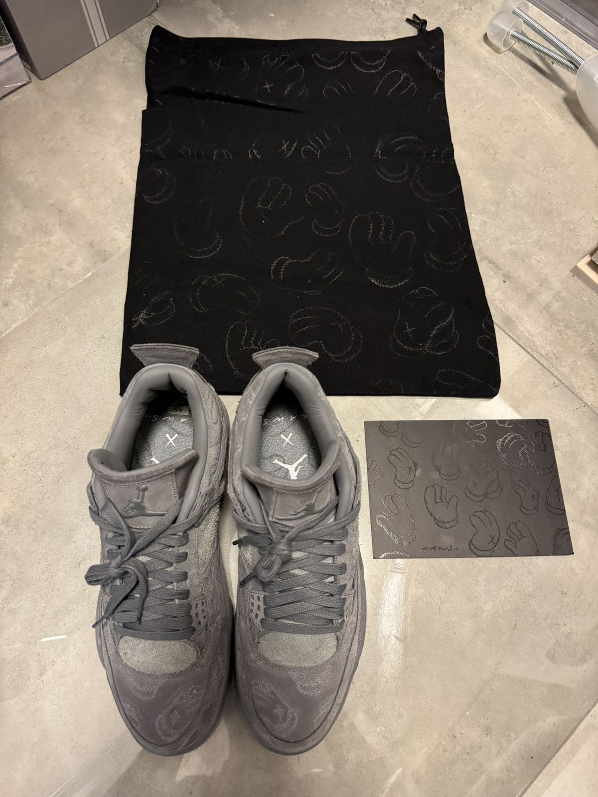 Jordan Brand × Kaws Jordan 4 Kaws Size US 9.5 / EU 42-43 - 1 Thumbnail