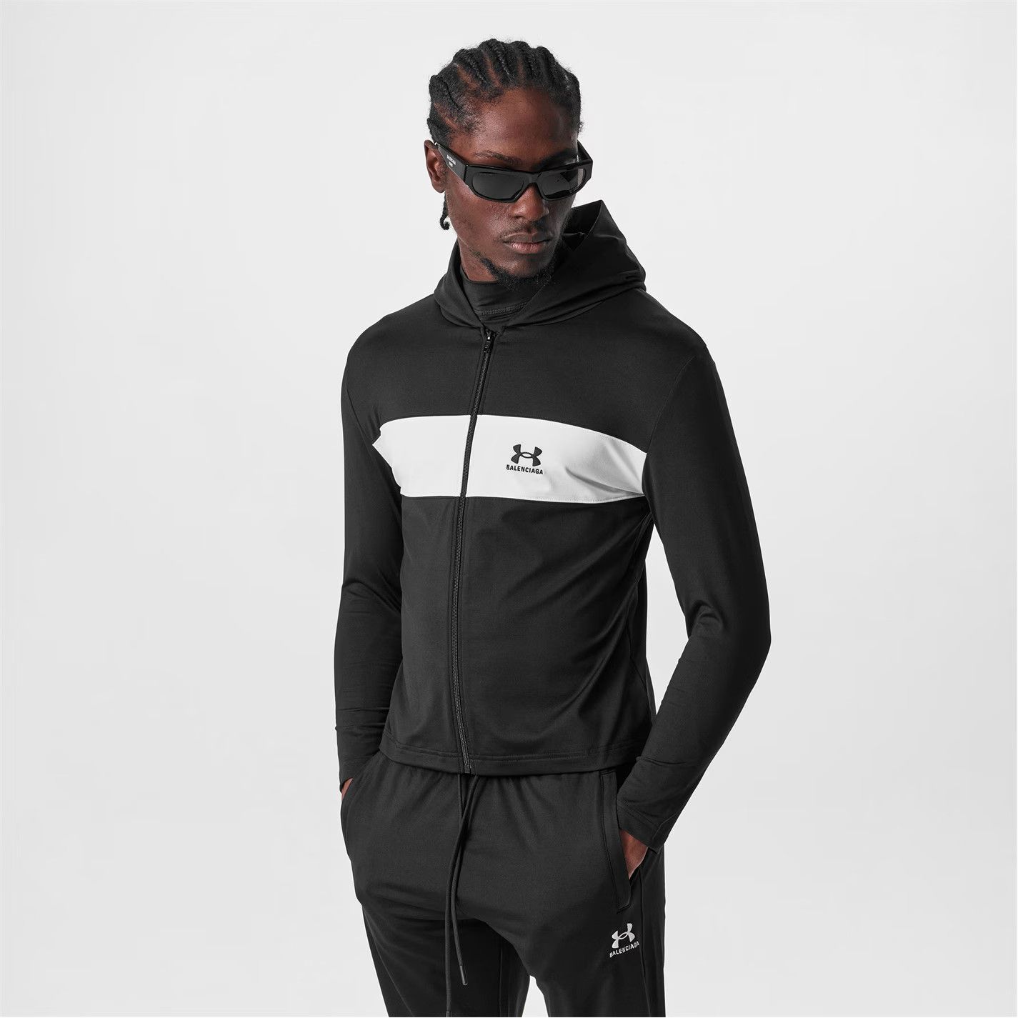 Balenciaga o1g2r1mq0226 Zip Up Hoodie In Black Size US S / EU 44-46 / 1 - 3 Thumbnail