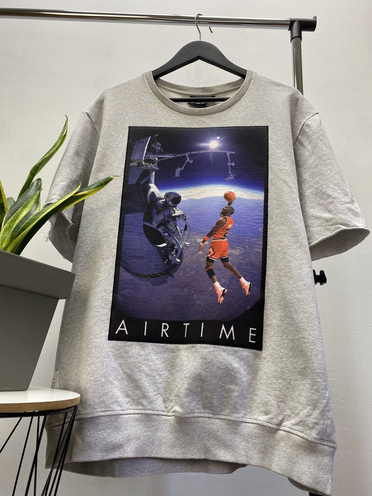 NBA Two Angel Jordan in Space NBA Basketball Sweatshirt Short SL Size US XXL / EU 58 / 5 - 4 Thumbnail