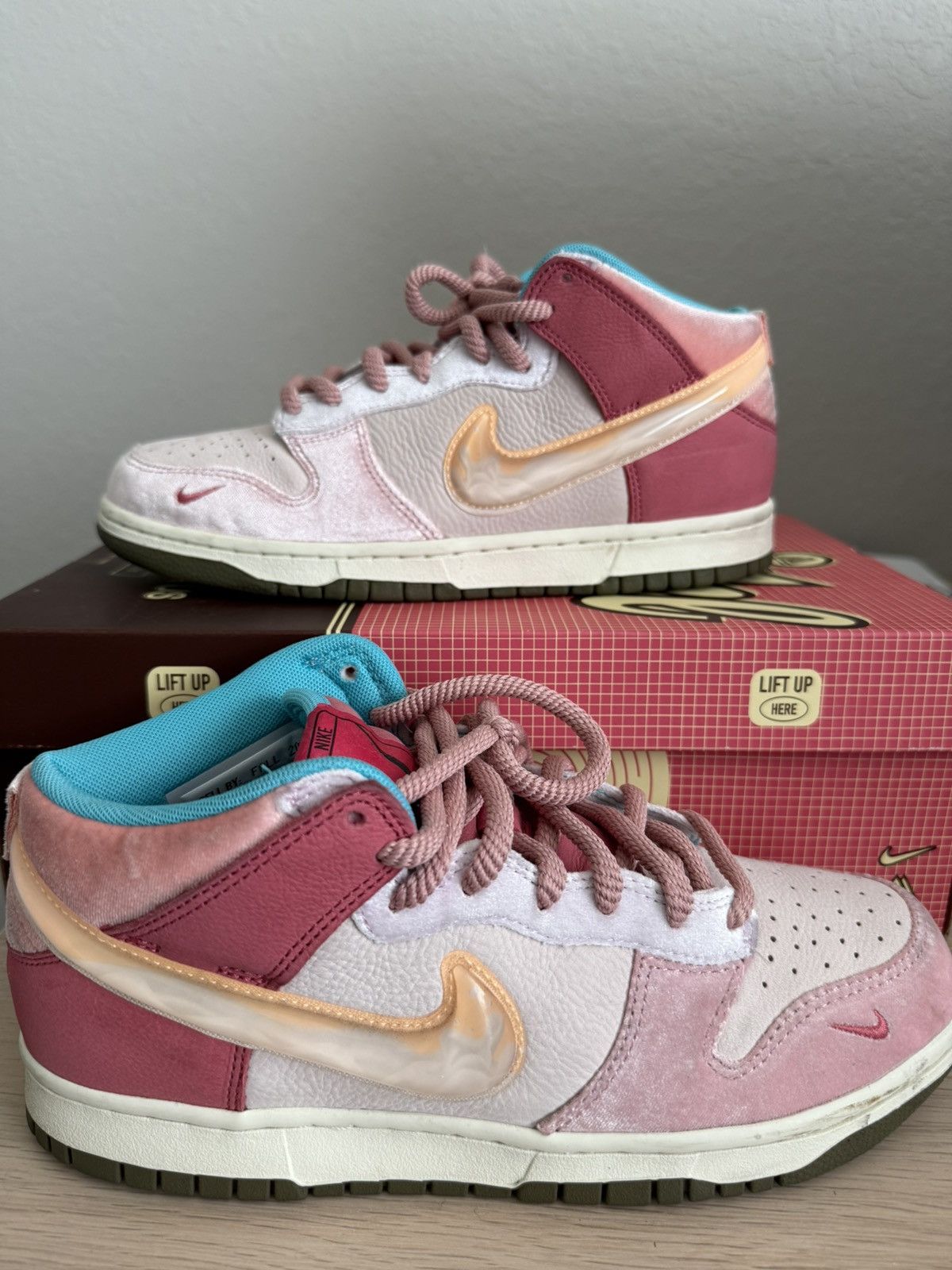 Nike × Social Status Nike Dunk Mid X Social Status Free Lunch Strawberry Milk Size US 8 / EU 41 - 1 Thumbnail