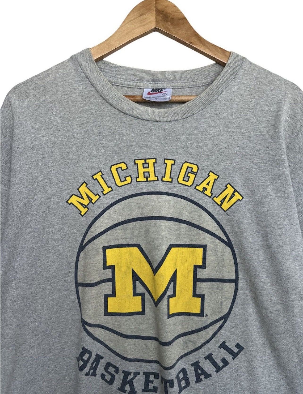 Nike Vintage Nike Michigan Basketball Tee Size US XL / EU 56 / 4 - 2 Thumbnail