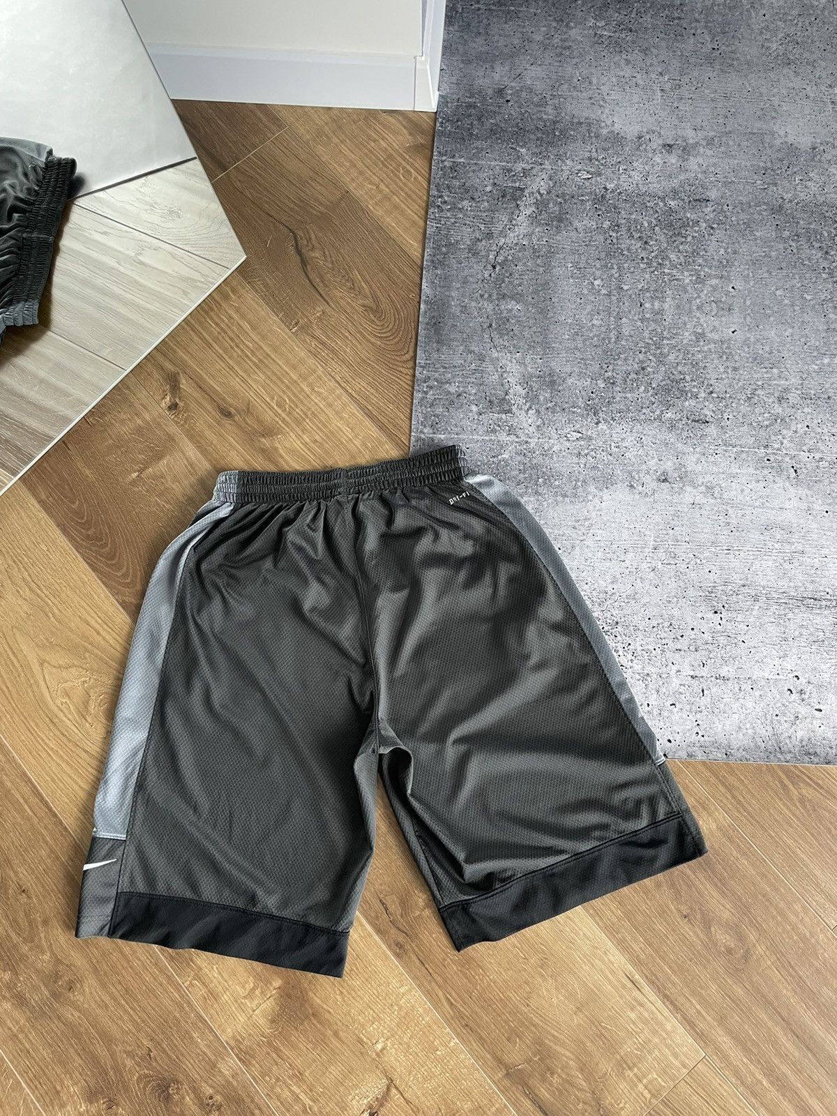 Nike Vintage Nike 90’s Y2K Style Drill Grey Shorts Rap Size US 32 / EU 48 - 11 Thumbnail