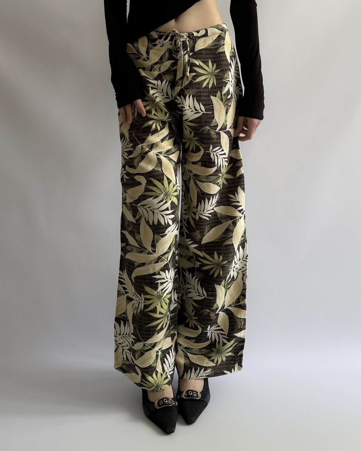 image of Vintage Fendi Roma Floral Print Linen Silk Pants, Women's (Size 30)