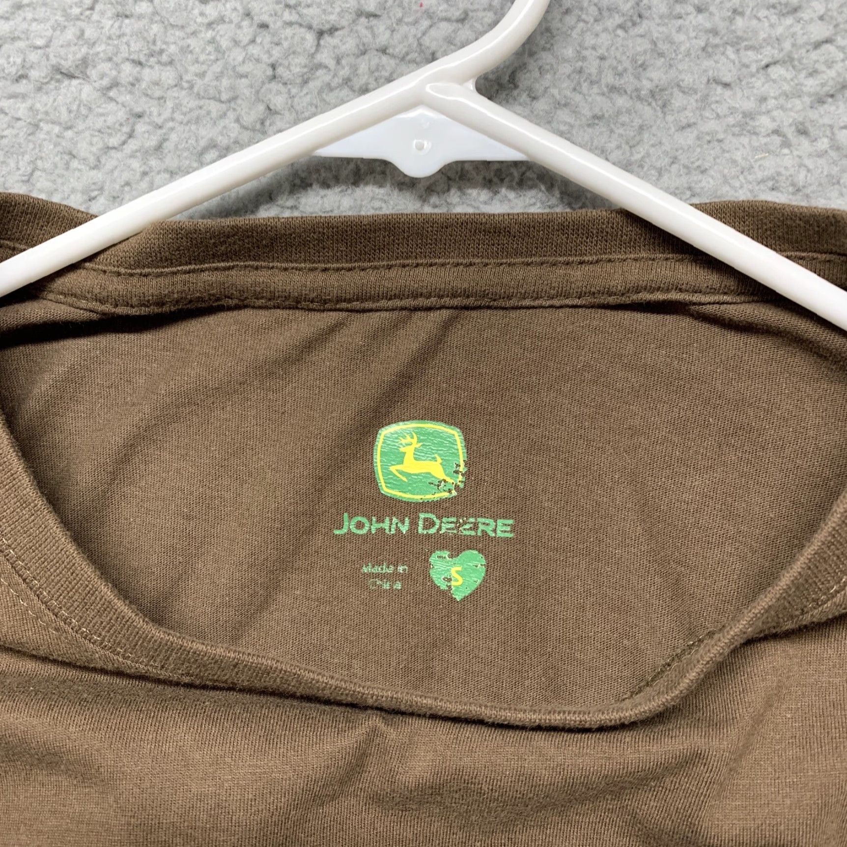 John Deere John Deere T-Shirt Women S/P Brown Large Graphic LOGO Horseshoe Flowers Crew Neck Short Sleeve Cap Sleeve 100% Cotton Shirt Logo Knit Casual Mens? Size S / US 4 / IT 40 - 7 Thumbnail