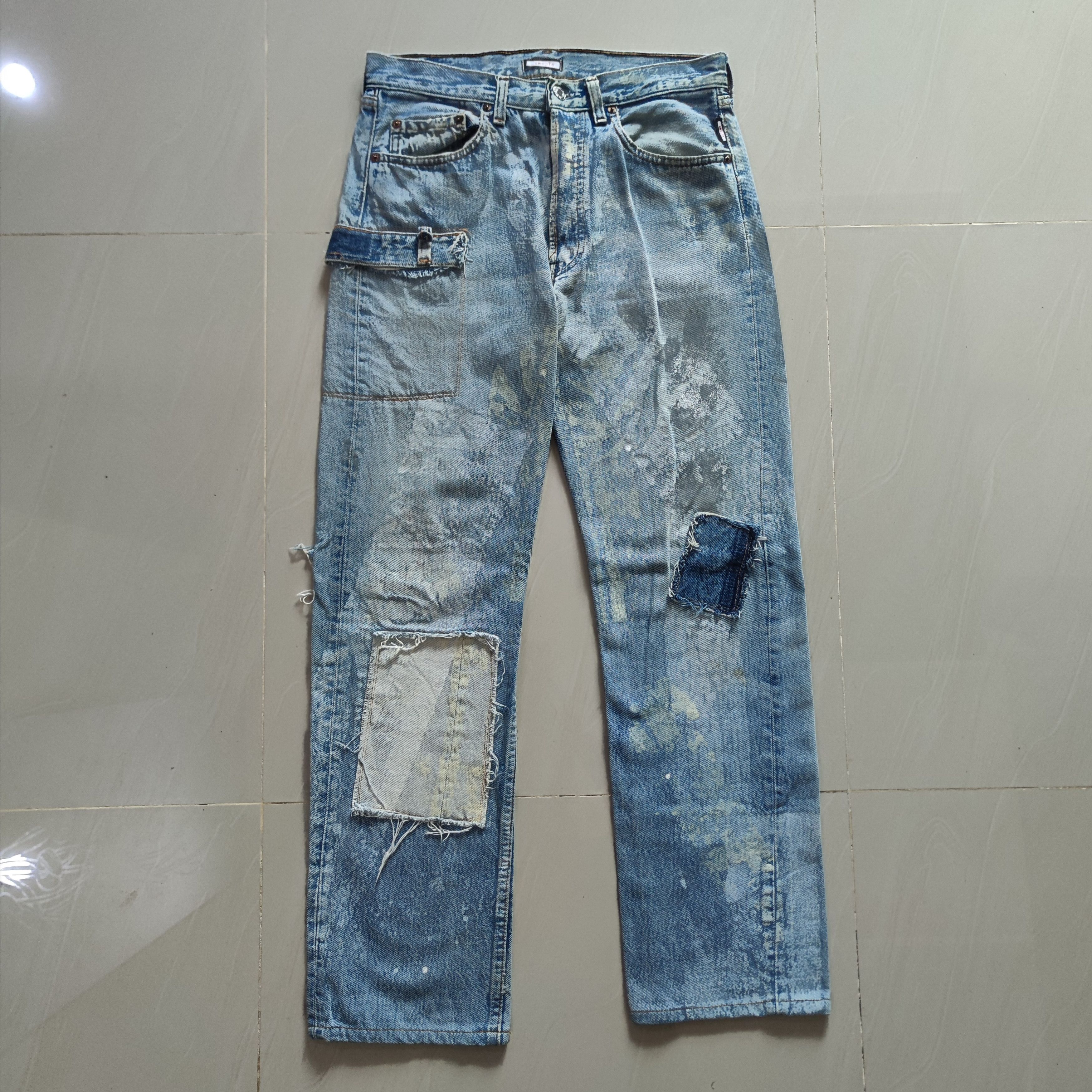 VINTAGE LEVI'S STRAUSS SAMPLE DISTRESSED JEAN MADE IN USA