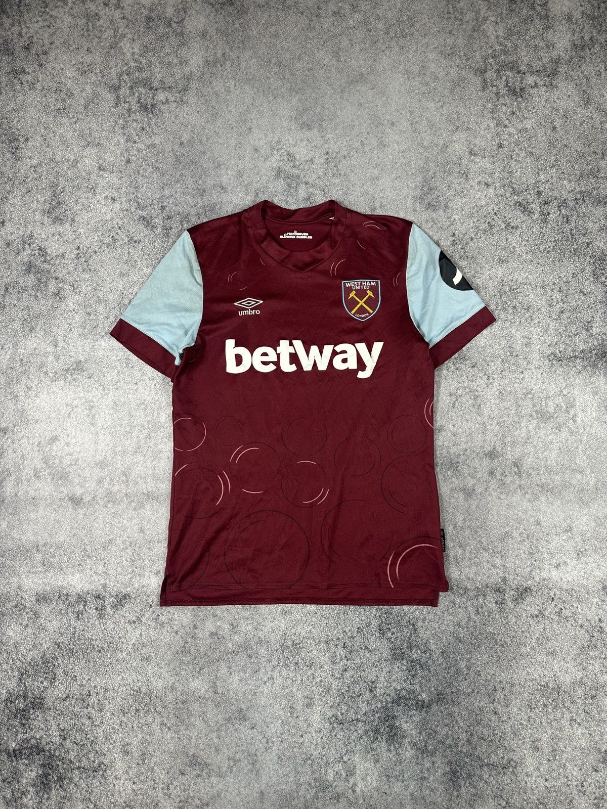 Umbro Vintage Umbro West Ham United Soccer Jersey Streetwear Rare Size US M / EU 48-50 / 2 - 1 Thumbnail