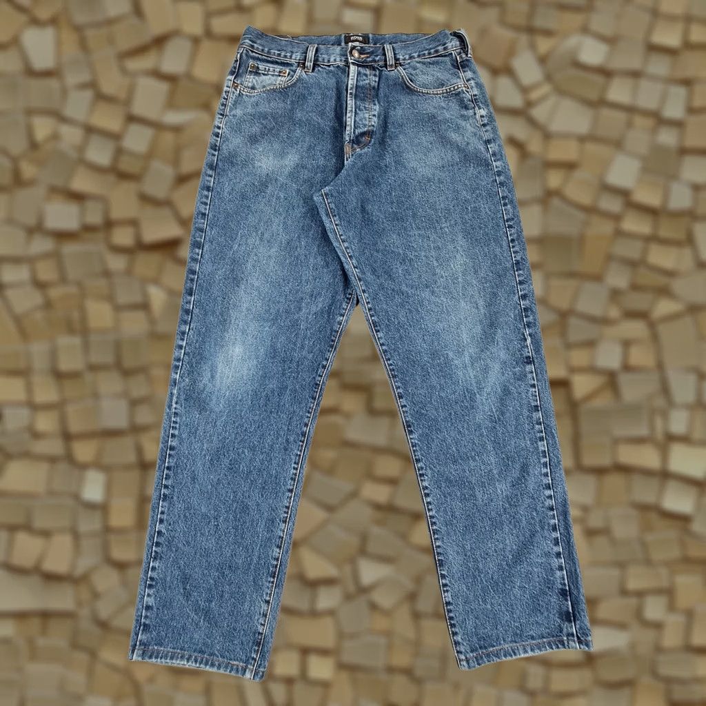 Hugo Boss VINTAGE Hugo Boss Jeans Blue W36 L31 Yukon Straight Leg Denim Jeans Mens Reg 36 31 Blue 5-Pocket Design Buttons Size US 36 / EU 52 - 1 Thumbnail