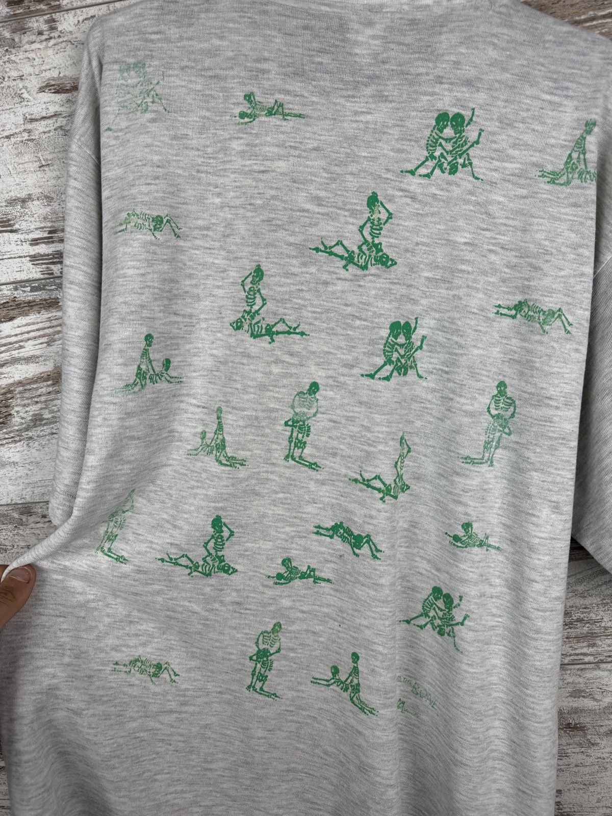 Vintage Vintage Fashion Victim 1990 Boning Skeletons Sex T-Shirt XL Size US XL / EU 56 / 4 - 16 Thumbnail