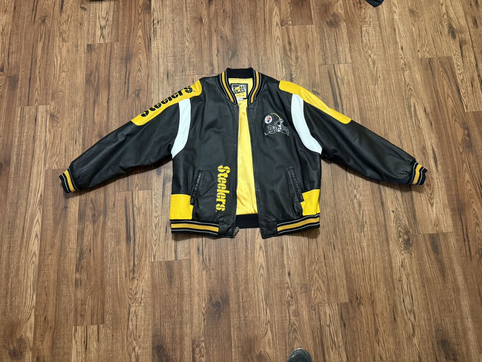 G-III G-III Carl Banks leather vintage NFL jacket XL (best offer) Size US XL / EU 56 / 4 - 1 Thumbnail