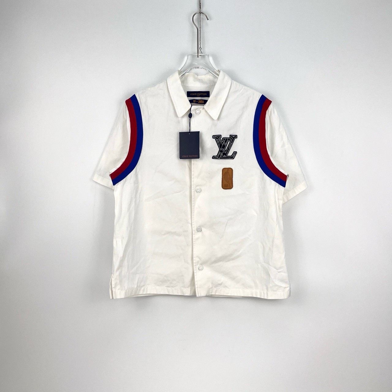 Louis Vuitton Louis Vuitton White NBA leather color logo short sleeve shi Size US XL / EU 56 / 4 - 3 Thumbnail