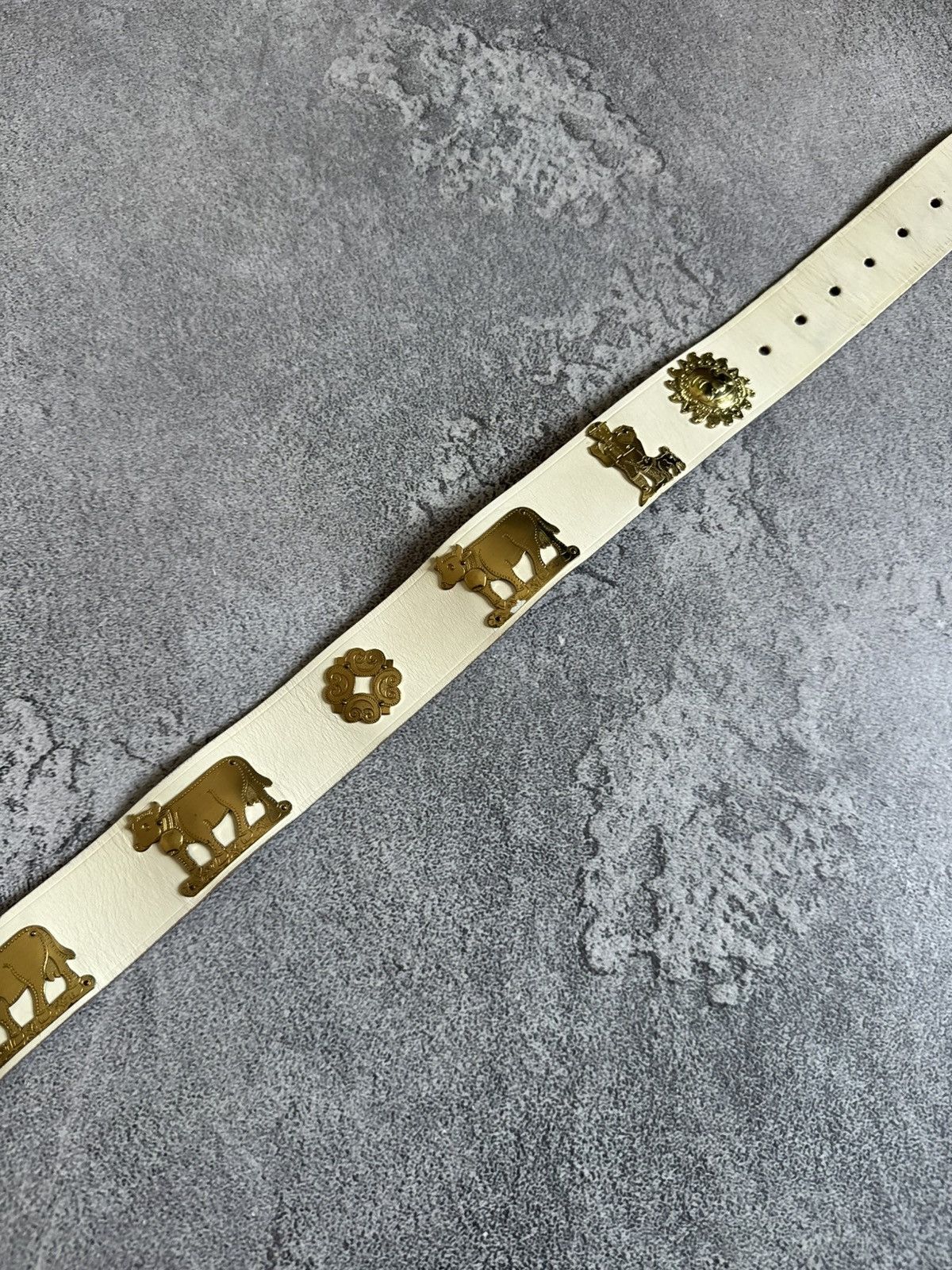 Etro 90s Retro vintage leather belt iconic cows 🐄 metal details Size ONE SIZE - 12 Thumbnail