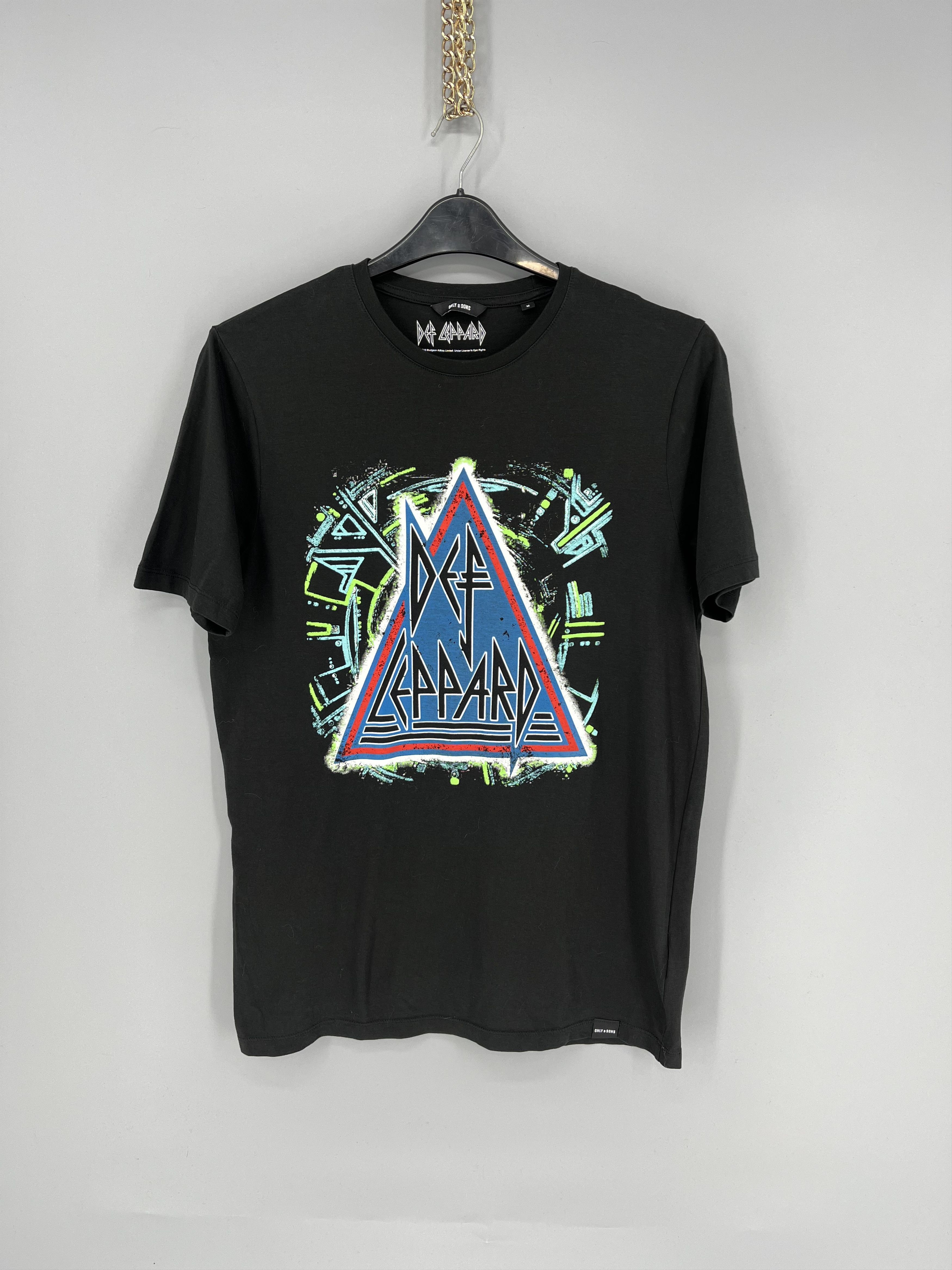 Band Tees Vintage Y2K Def Leppard Band Tee Size M Size US M / EU 48-50 / 2 - 1 Thumbnail