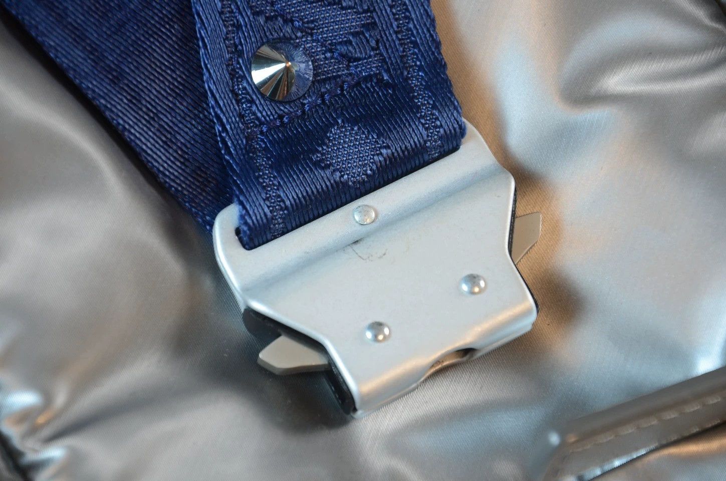 MCM MCM Silver Shine 3-in-1 Convertible Sling/Chest Bag Unisex Size ONE SIZE - 9 Thumbnail