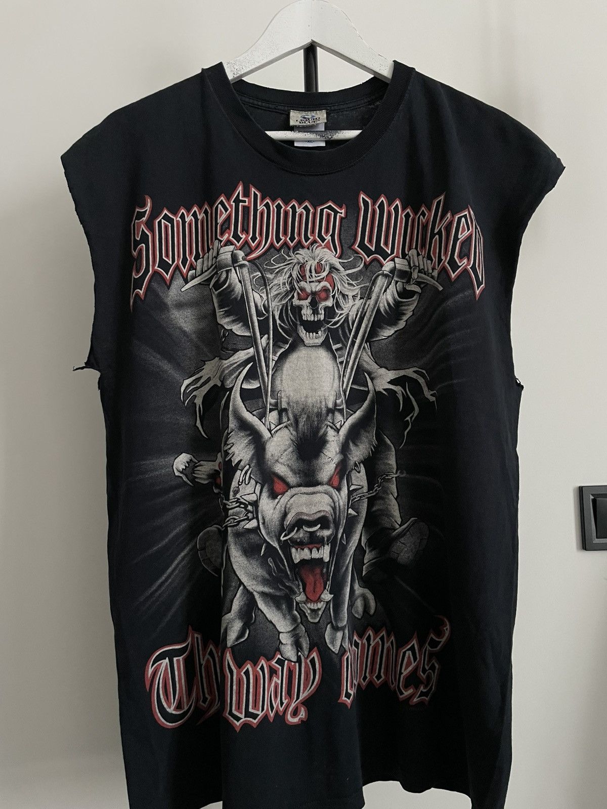 Liquid Blue Vintage Liquid Blue 2000s "Something Wicked This Way Comes” Size US XL / EU 56 / 4 - 1 Thumbnail