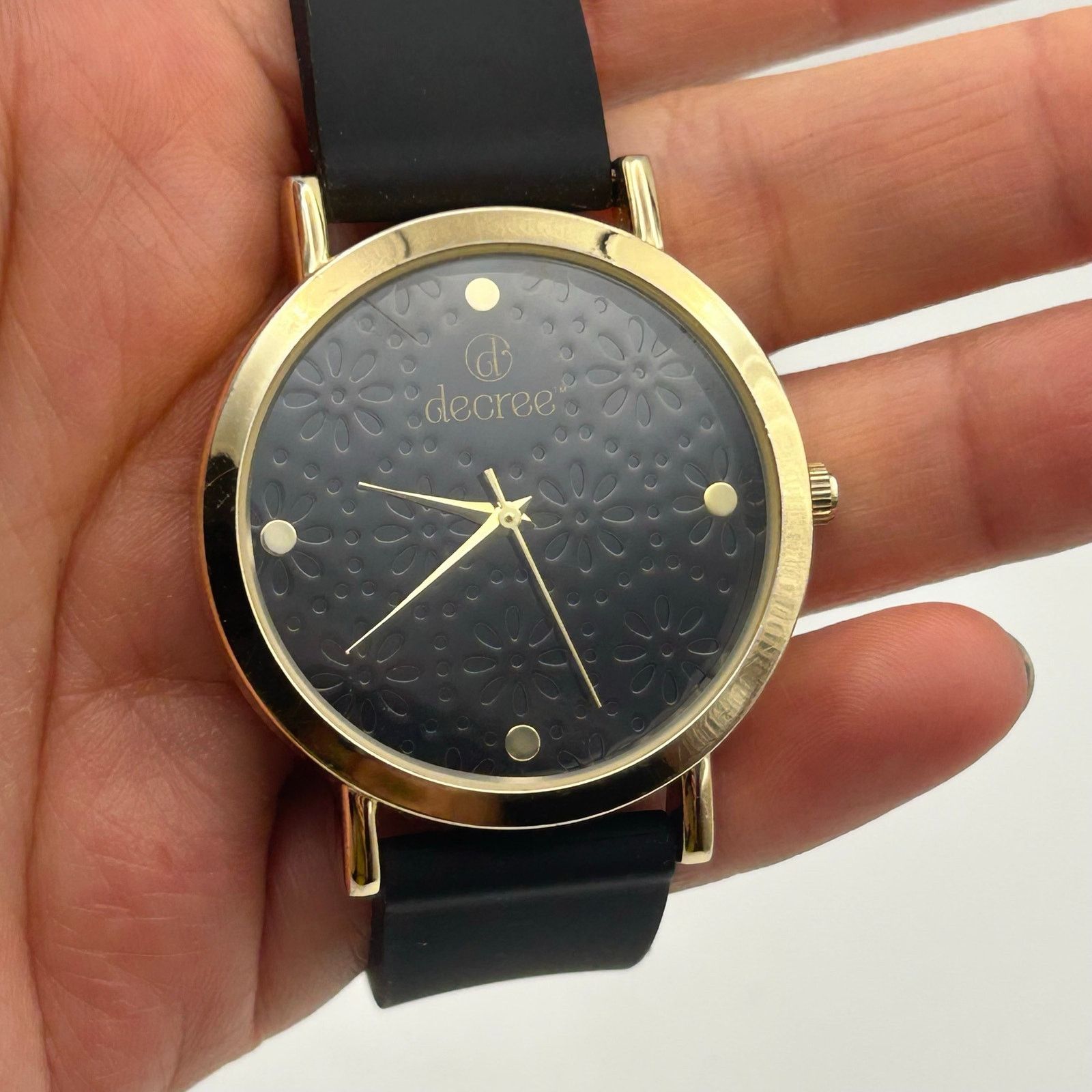 Decree Decree Gold Tone Black Silicon Band Women’s Minimalist Watch Size ONE SIZE - 7 Thumbnail
