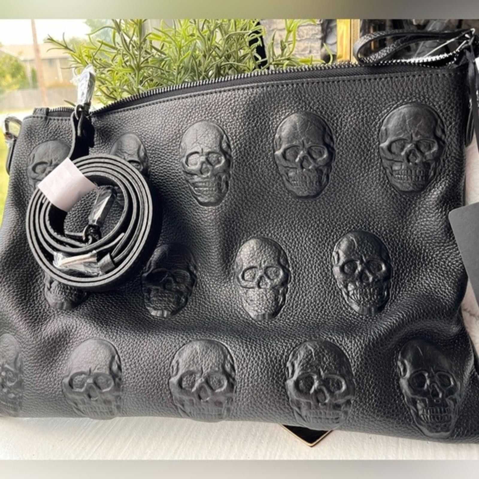 Designer IO Pelle Black Skull Embossed Crossbody Bag NWT Size ONE SIZE - 1 Thumbnail