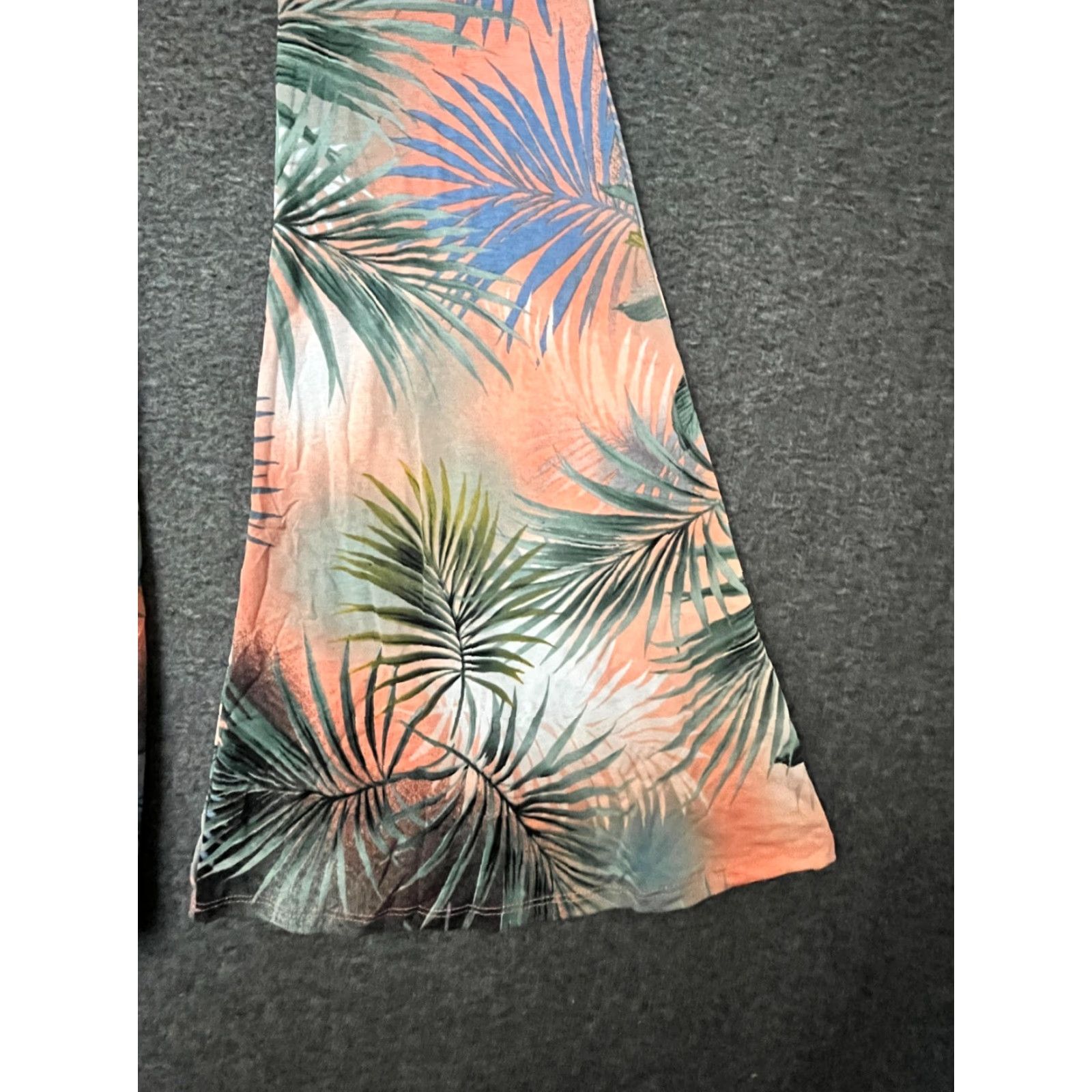 Vintage Codigo Women's Romper Hawaii S Ivory Hawaiian Graphic Leaves Tropical Sleeveless Pockets Straps Slim Flared Hem 33 In Inseam Summer Spring Size 28" / US 6 / IT 42 - 7 Thumbnail