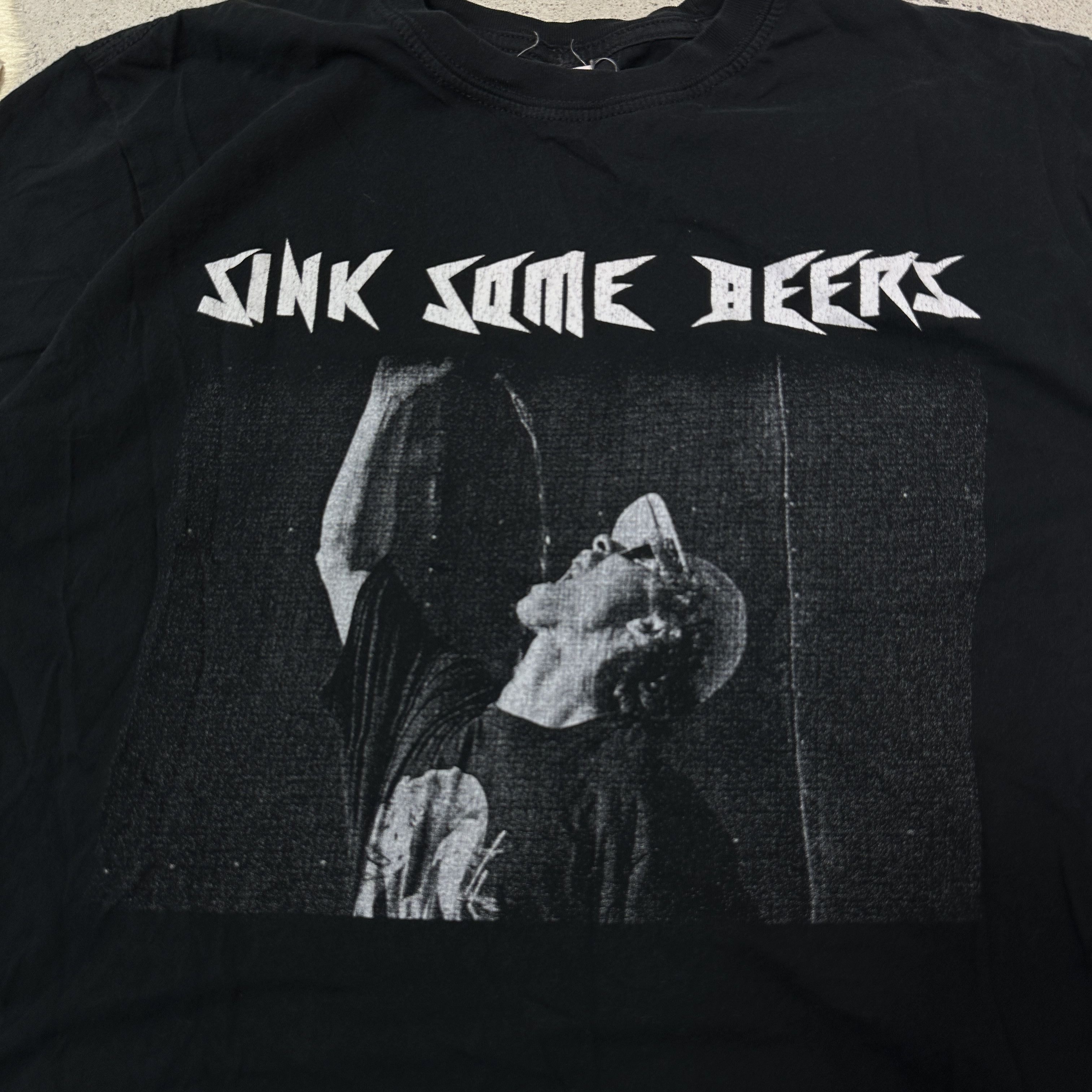 Vintage Vintage Streetwear Sporty Sink Some Beers T-shirt Y2K Size US L / EU 52-54 / 3 - 2 Thumbnail