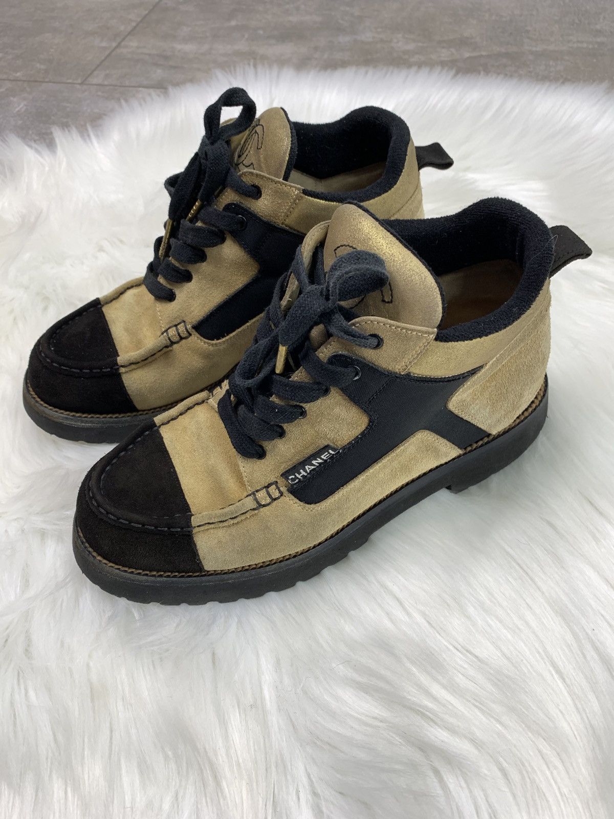 Chanel Chanel Vintage CC Logo Suede Hiking Boots 37/38 Size Size US 7 / IT 37 - 7 Thumbnail