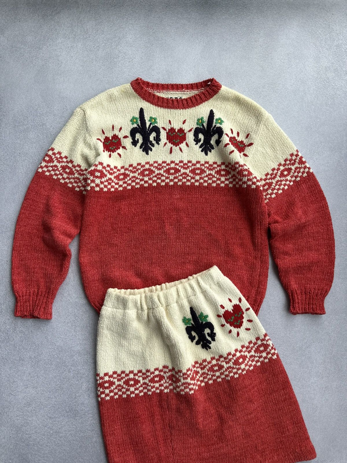 Japanese Brand Vintage Japan Tokyo Woman Knitted Hearts Sweater &Skirt Suit Size M / US 6-8 / IT 42-44 - 3 Thumbnail