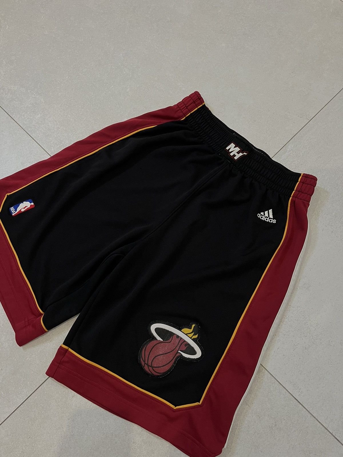 Adidas NBA MIAMI HEAT BASKETBALL SHORTS ADIDAS SIZE S ADULT BLACK Size US 32 / EU 48 - 3 Thumbnail